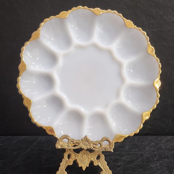Vintage Anchor Hocking Milk Glass Eggplate With Gold Trim - Picture 10 of 10